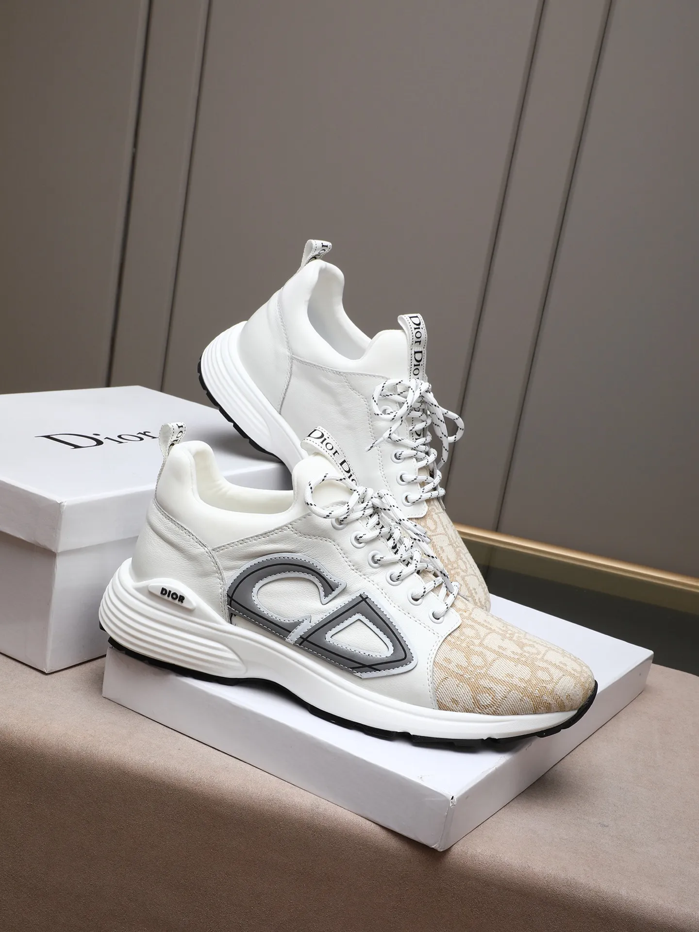 Men's shoes 💰460 💰Dior [Dior] 😘😘High-end series of casual men's shoes, simple and elegant👍👍👍The upper is made of first-layer genuine leather spliced ​​with Dior's special material [sun][sun]; imported first-layer sheepskin lining; special outsole, wear-resistant, lightweight, the overall design is harmonious and unified without lacking personality 👣🌟✨You deserve it! 5 colors😍Sizes 38~44. (45 custom-made) The picture above is a big seller🔥🔥🔥